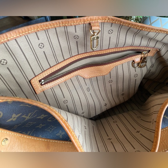 Authentic Monogram Louis Vuitton Delightful Shoulder Bag - Picture 11 of 16